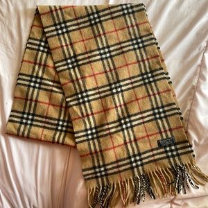 Burbeerys of London Scarf